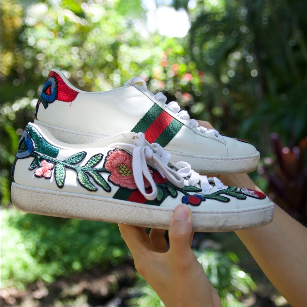 Gucci Calfskin Floral Embroidered sneakers  7/7.5